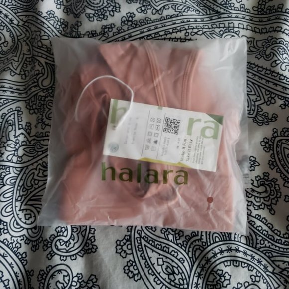 Halara Sports Bra - Picture 3 of 4